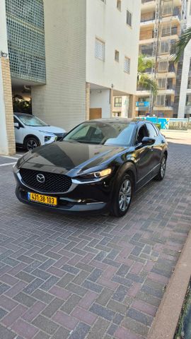 מודעת רכב מאזדה CX-30