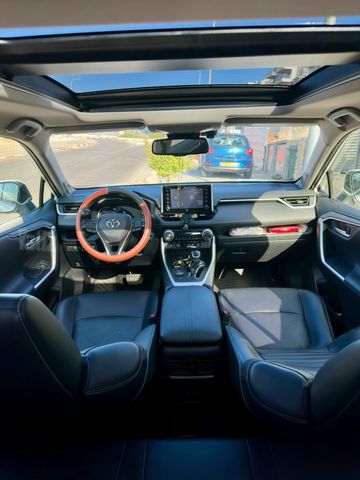 טויוטה RAV4