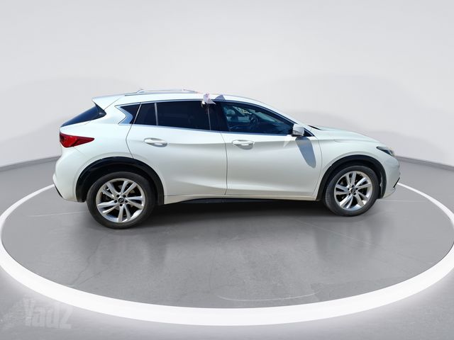 אינפיניטי Q30