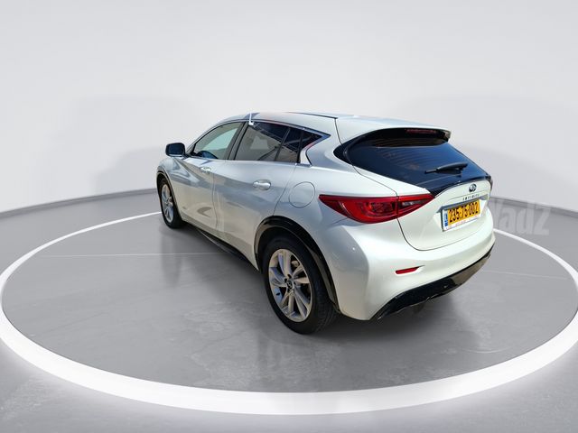אינפיניטי Q30