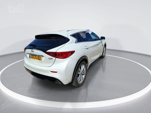 אינפיניטי Q30