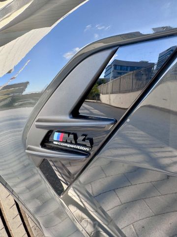 ב מ וו M4