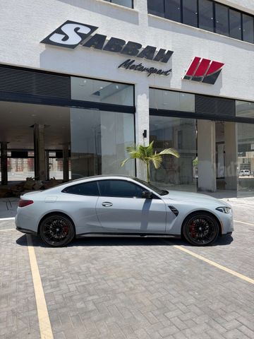 ב מ וו M4