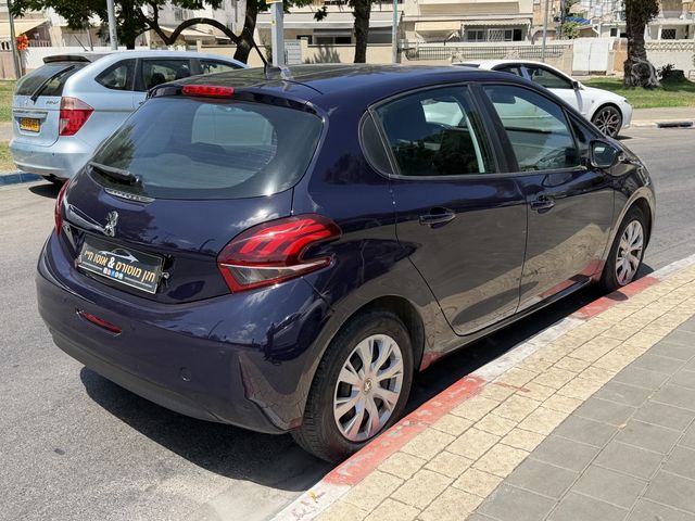 פיג'ו 208