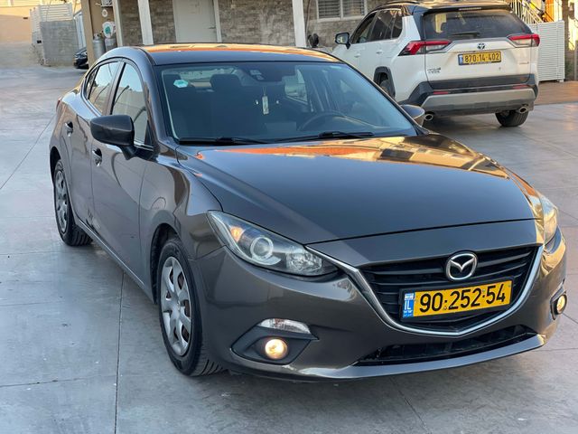 מאזדה 3