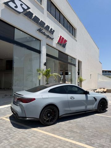 ב מ וו M4