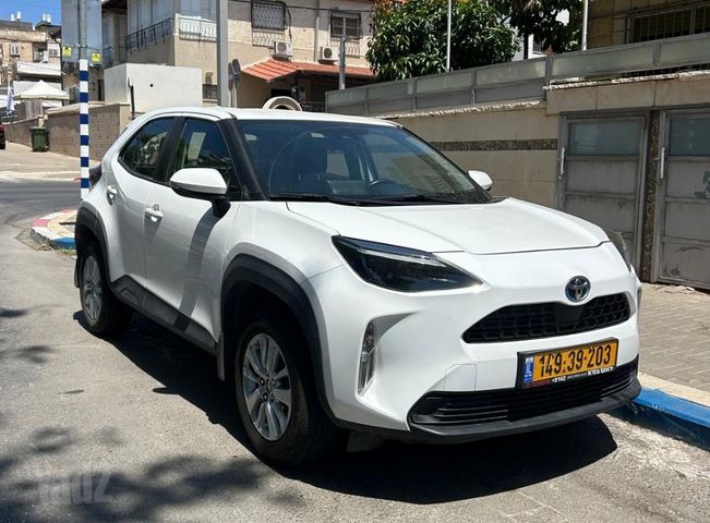 מודעת רכב טויוטה יאריס קרוס