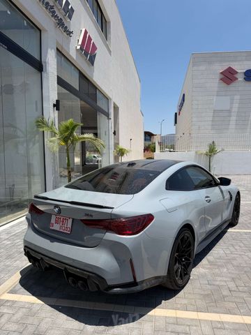 ב מ וו M4