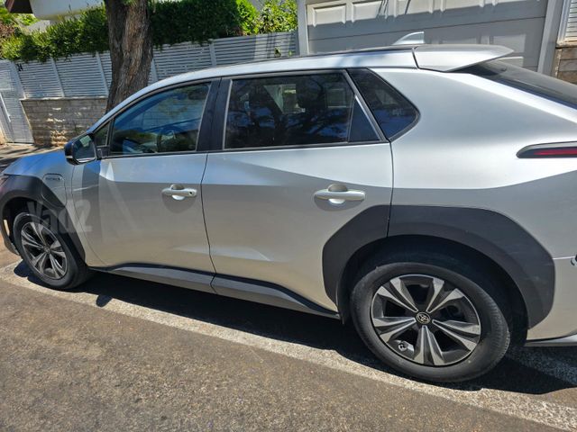 מודעת רכב טויוטה bZ4X