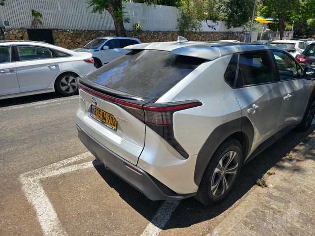 טויוטה bZ4X
