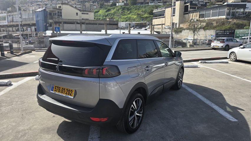 פיג'ו 5008