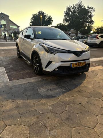 מודעת רכב טויוטה C-HR