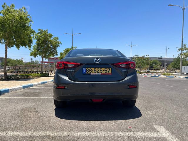 מאזדה 3