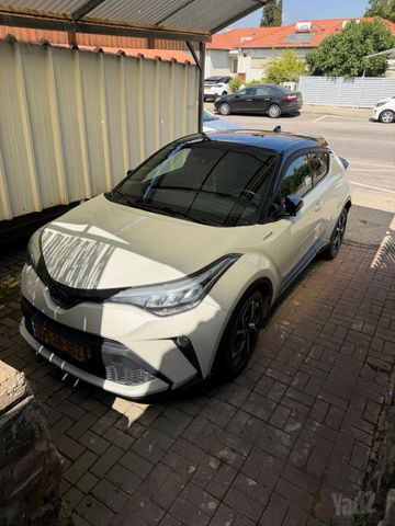 מודעת רכב טויוטה C-HR