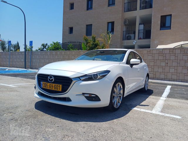 מודעת רכב מאזדה 3