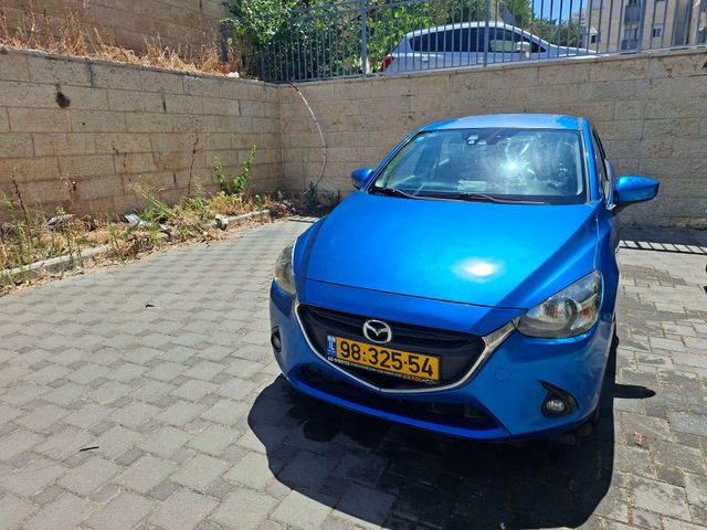מודעת רכב מאזדה 2