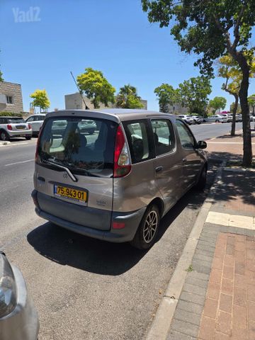טויוטה יאריס