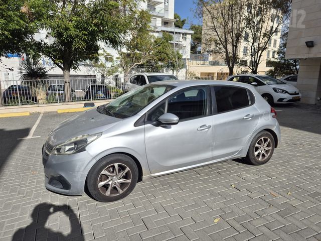 פיג'ו 208