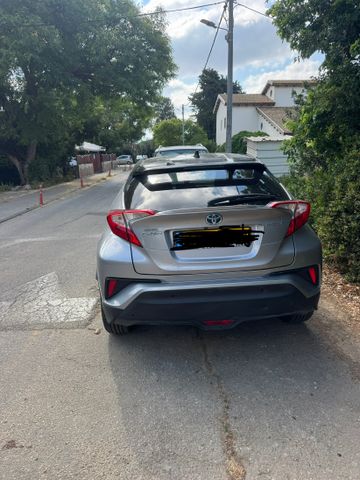מודעת רכב טויוטה C-HR