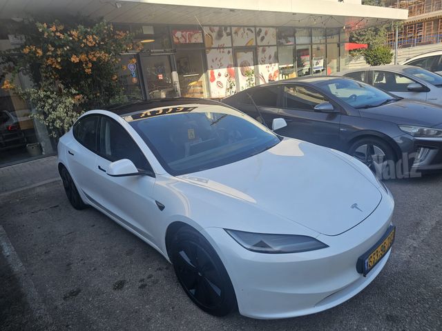 מודעת רכב טסלה מודל 3