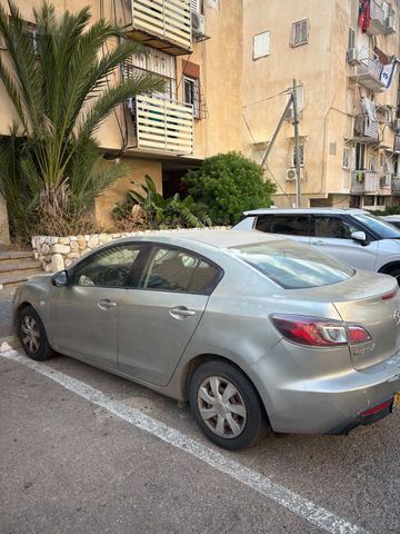 מודעת רכב מאזדה 3