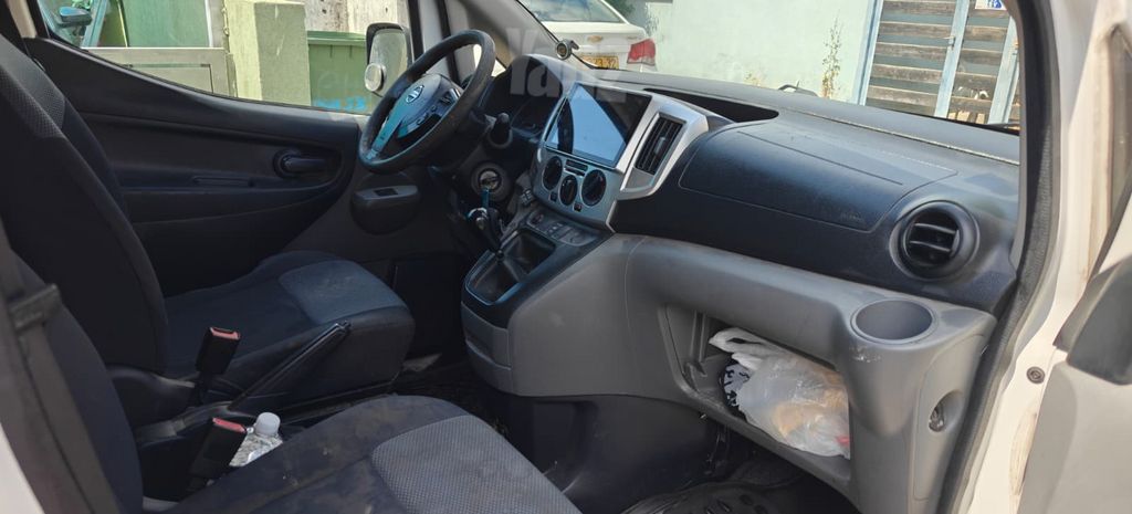 ניסאן NV200