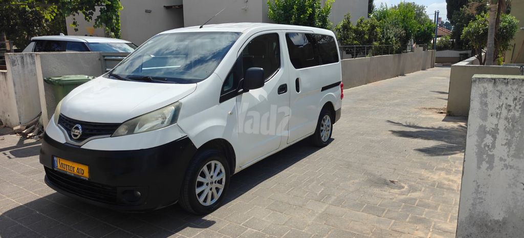 ניסאן NV200