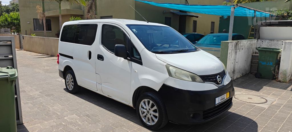 ניסאן NV200
