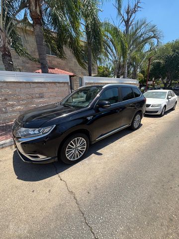 מיצובישי אאוטלנדר
