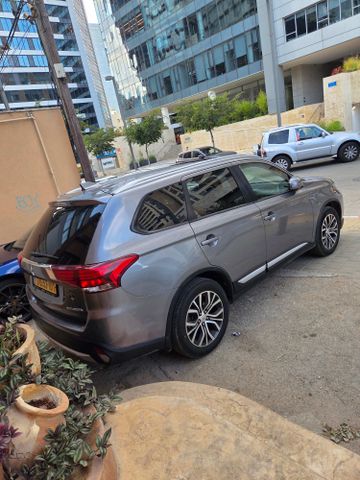 מיצובישי אאוטלנדר