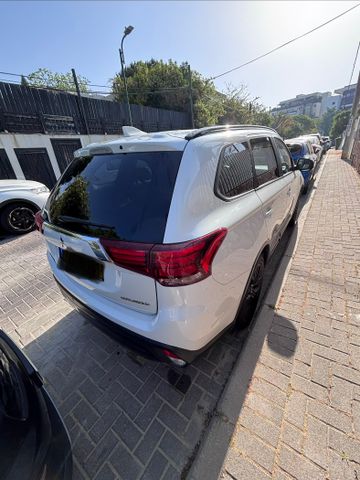 מיצובישי אאוטלנדר