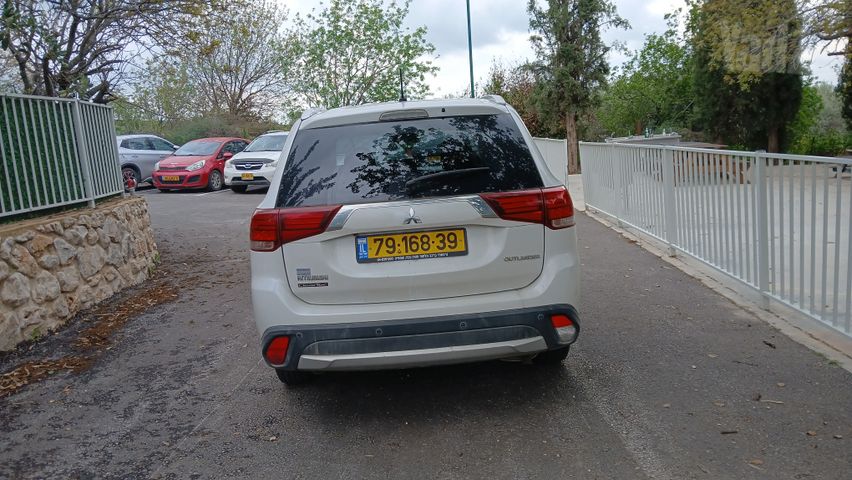 מיצובישי אאוטלנדר