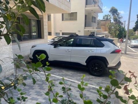 מודעת רכב טויוטה RAV4