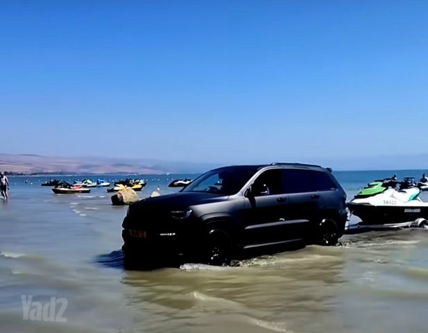 מודעת רכב ג'יפ גרנד צ'ירוקי