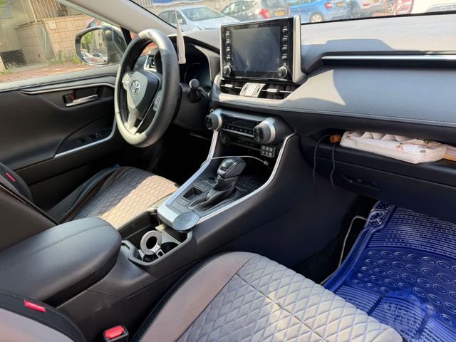 טויוטה RAV4