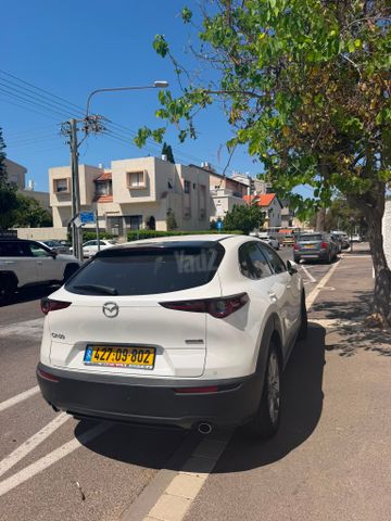 מודעת רכב מאזדה CX-30