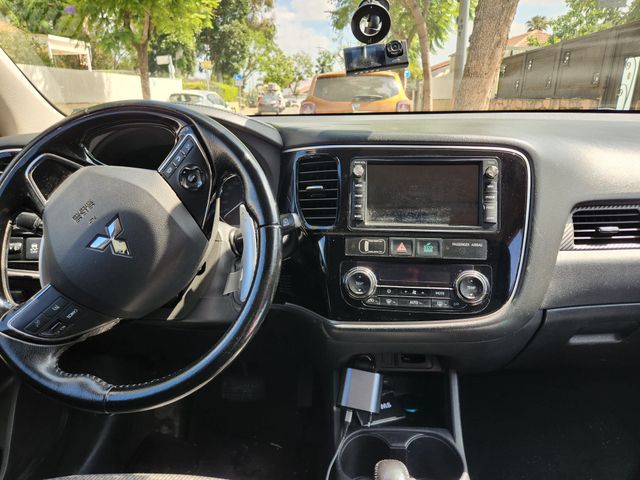 מיצובישי אאוטלנדר