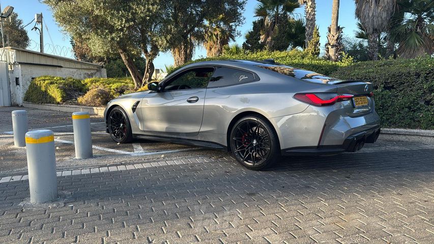 ב מ וו M4