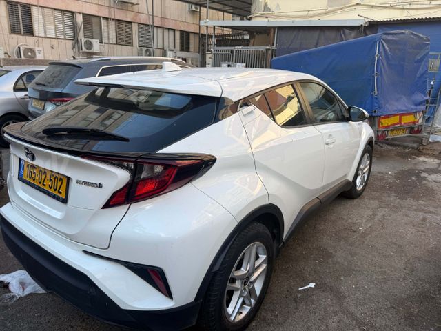 מודעת רכב טויוטה C-HR