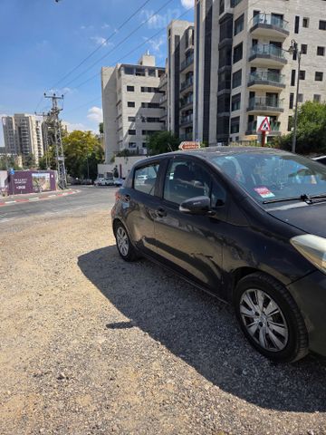טויוטה יאריס