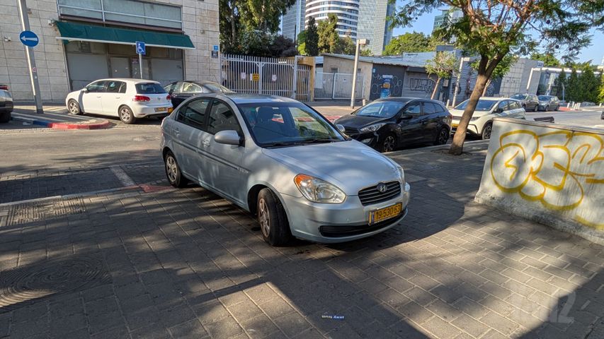 יונדאי אקסנט i25