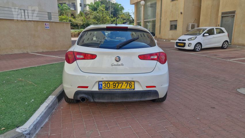 אלפא רומיאו ג'ולייטה