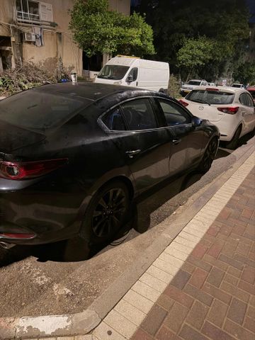 מודעת רכב מאזדה 3