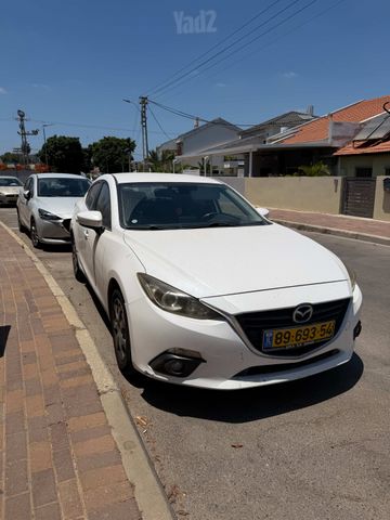 מודעת רכב מאזדה 3
