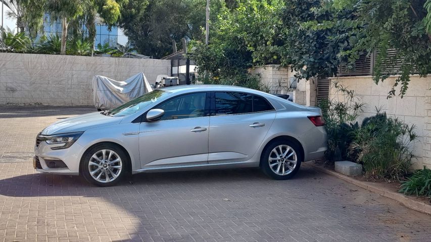 רנו מגאן