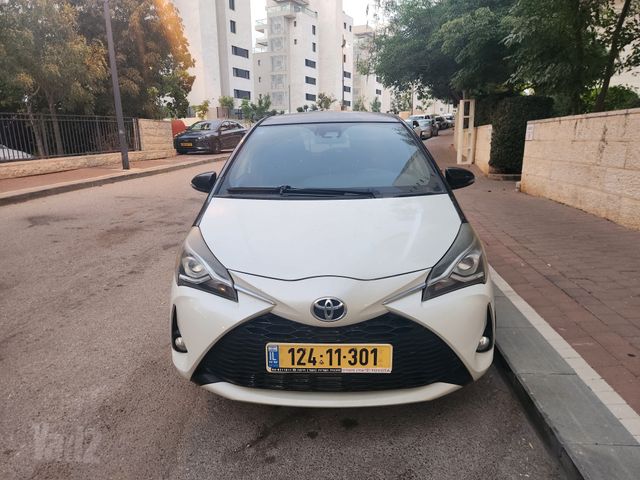 טויוטה יאריס
