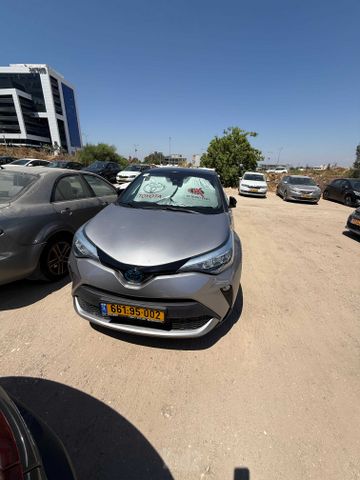 מודעת רכב טויוטה C-HR
