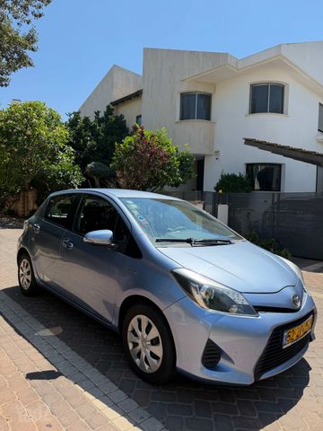 טויוטה יאריס