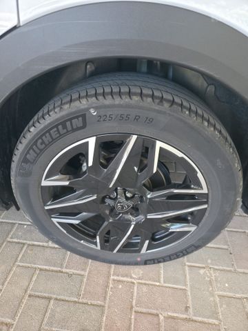 פיג'ו 3008