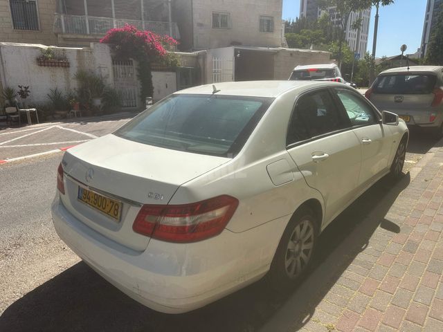 מודעת רכב מרצדס-בנץ E-class
